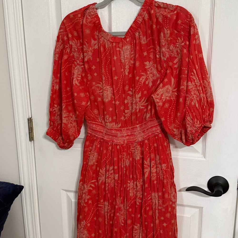 Red Floral V-Neck Dress - Picture 8 of 10